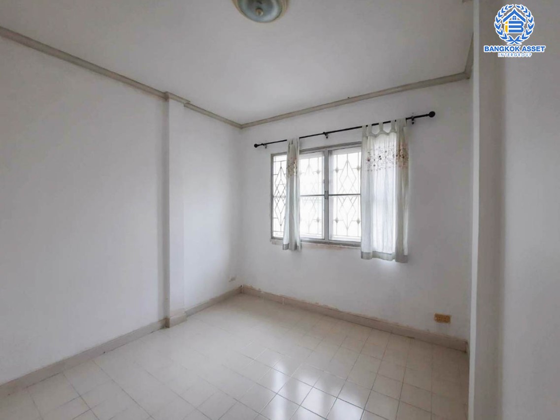 *****ทาวน์เฮ้าส์มือสองนนทบุรี ม.บุศรินทร์ วงแหวน-รัตนาธิเบศร์ เนื้อที่มากถึง 21 ตร.ว. ฟังก์ชัน 3 ห้องนอน 2 ห้องน้ำ 1 ที่จอดรถ พร้อมเข้าอยู่ บนทำเลเดินทางสะดวก ใกล้รถไฟฟ้า "สถานีคลองบางไผ่" และจุดขึ้นทางด่วน "ศรีรัช" ราคาถูก!...